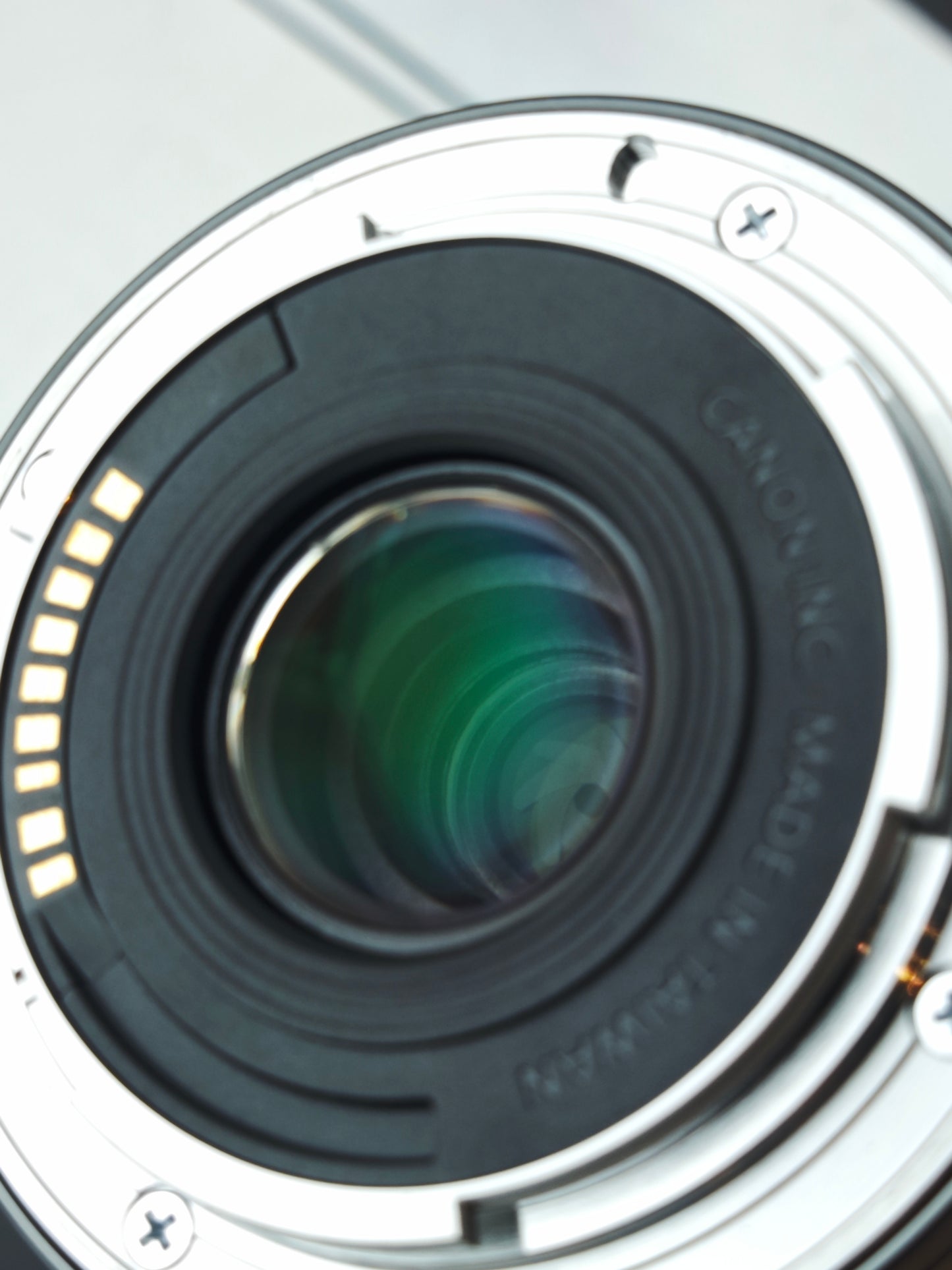 Used Canon EOS M2 white with EF-M 18-55mm F3.5-5.6 [No charger]