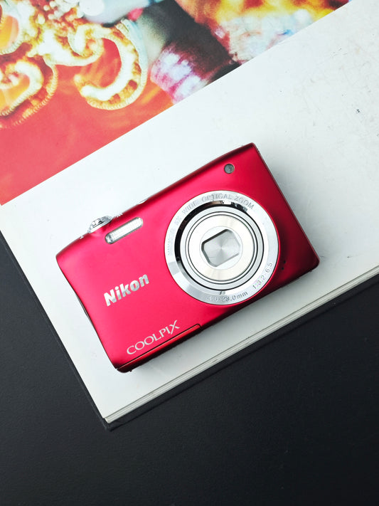 Used Nikon Coolpix S2900 red Digital Camera [No charger]