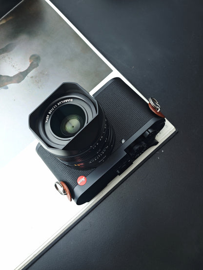 Used Leica Q2 black 19050 Digital Camera [with box]
