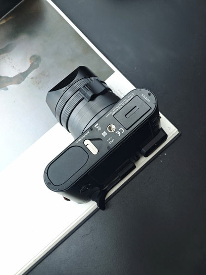 Used Leica Q2 black 19050 Digital Camera [with box]