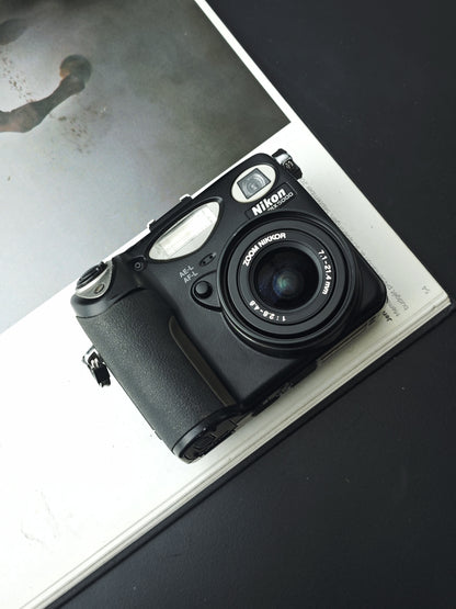 *READ* Used Nikon Coolpix 5000 Digital Camera