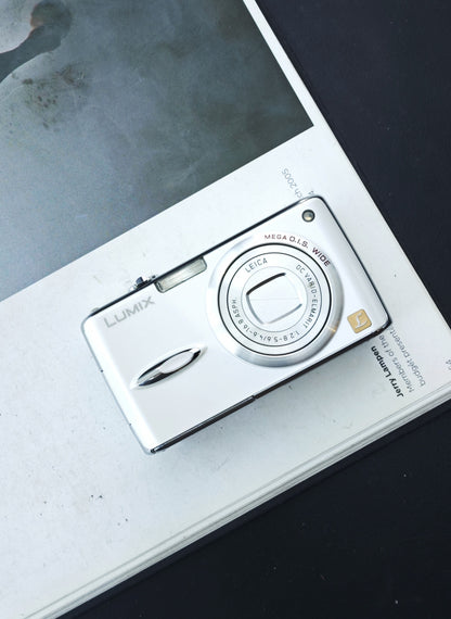 Used Panasonic Lumix DMC-FX01 white Digital Camera [with box]
