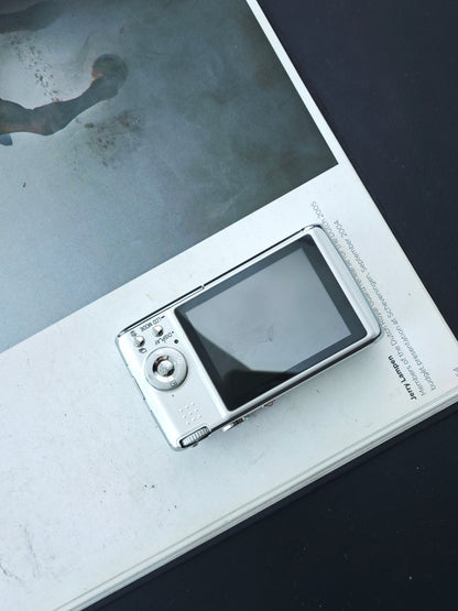 Used Panasonic Lumix DMC-FX01 white Digital Camera [with box]