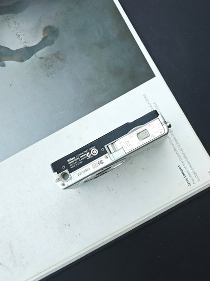 Used Nikon Coolpix S570 Digital Camera [No charger]