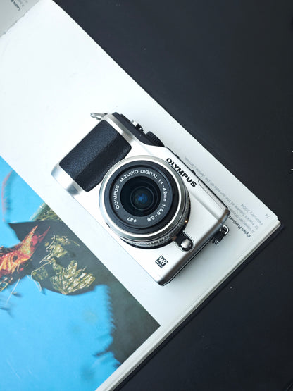 Used Olympus PEN E-PL2 with Olympus m.Zuiko Digital 14-42mm F3.5-5.6 Digital Camera [No charger]
