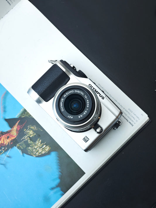 Used Olympus PEN E-PL2 with Olympus m.Zuiko Digital 14-42mm F3.5-5.6 Digital Camera [No charger]