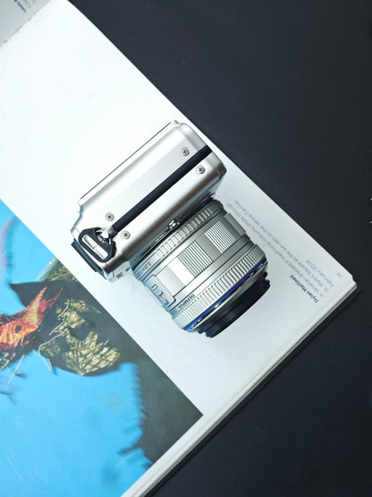 Used Olympus PEN E-PL2 with Olympus m.Zuiko Digital 14-42mm F3.5-5.6 Digital Camera [No charger]