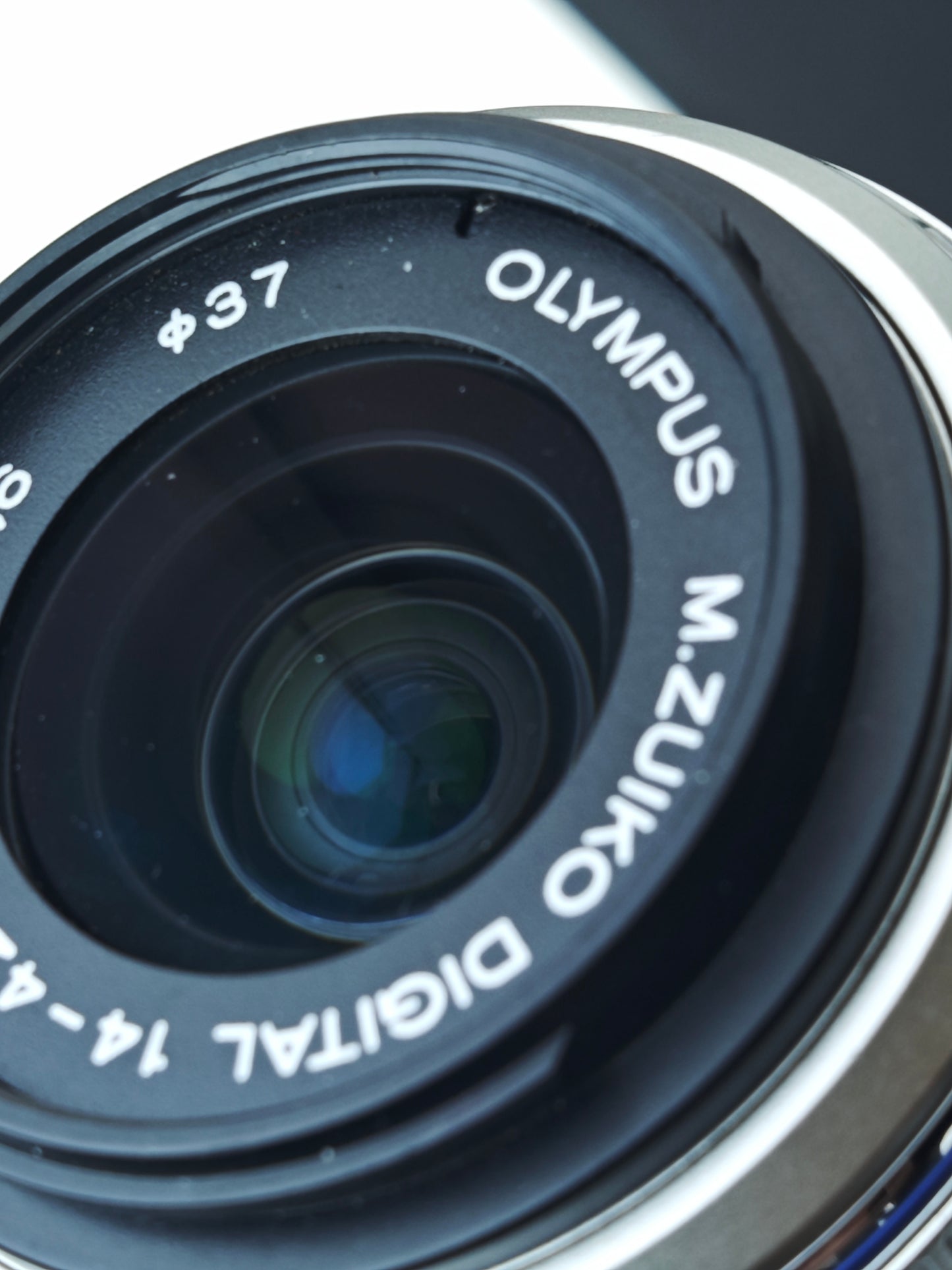 Used Olympus PEN E-PL2 with Olympus m.Zuiko Digital 14-42mm F3.5-5.6 Digital Camera [No charger]