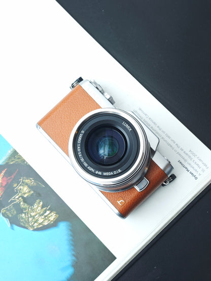 *READ* Used Panasonic Lumix DMC-GF7 red with Lumix G 14mm F2.5 [JPN only,No charger]