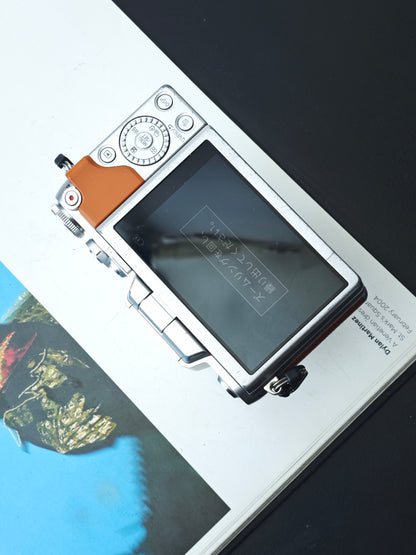 *READ* Used Panasonic Lumix DMC-GF7 red with Lumix G 14mm F2.5 [JPN only,No charger]