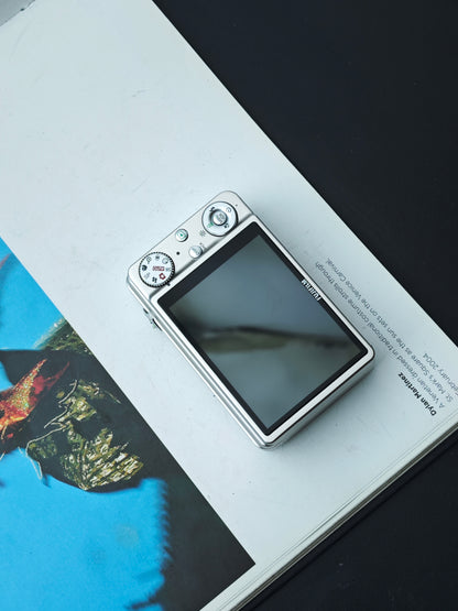 Used Fujifilm FinePix J250 Digital Camera [with box] #9F010153