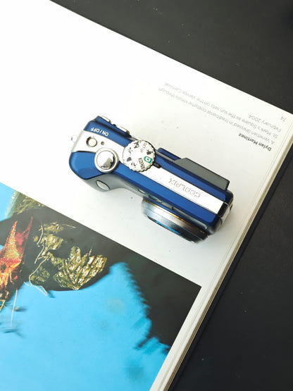 Used Nikon Coolpix 5200 blue Digital Camera