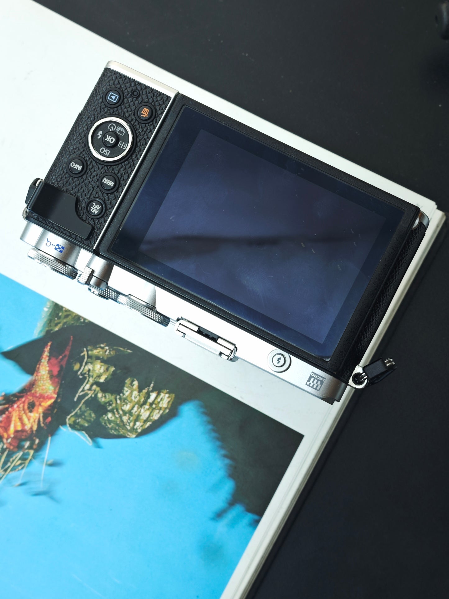 Used Olympus PEN E-P7 with Double Zoom Kit