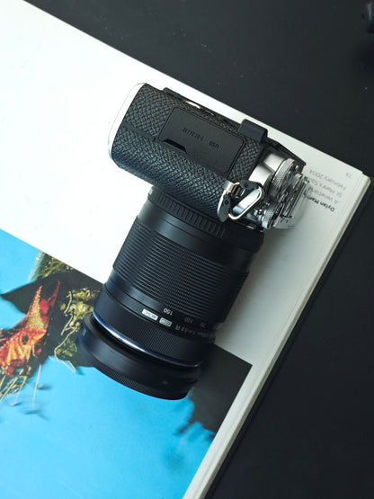 Used Olympus PEN E-P7 with Double Zoom Kit