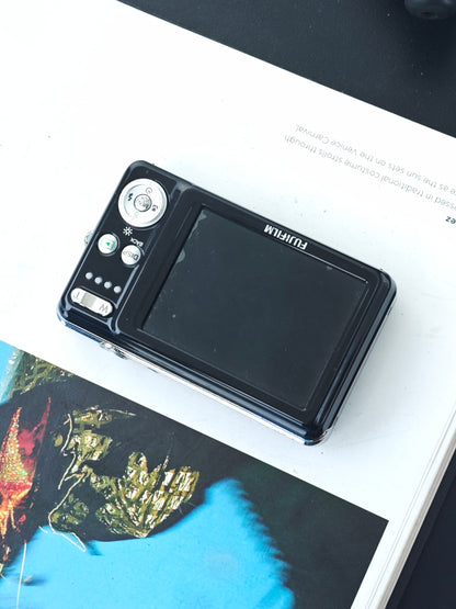 Used Fujifilm FinePix J30 black Digital Camera [with box]