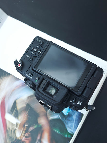 Used Panasonic Lumix DMC-GH1K with 14-140mm F4-5.8 [JPN only, with box]