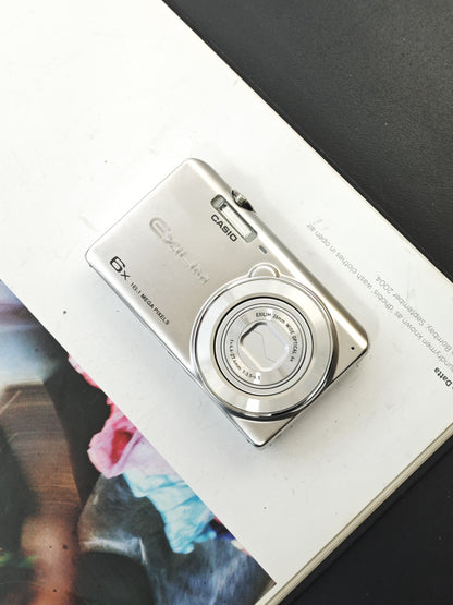 Used Casio EXILIM EX-ZS25 silver Digital Camera [No charger]