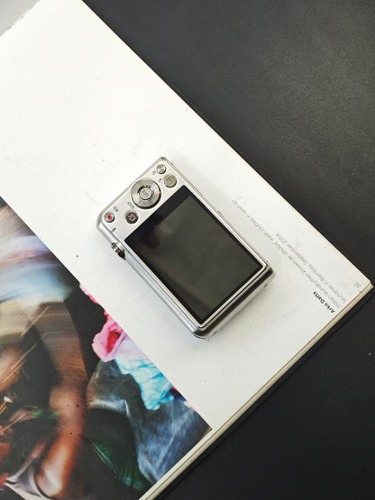 Used Casio EXILIM EX-ZS25 silver Digital Camera [No charger]