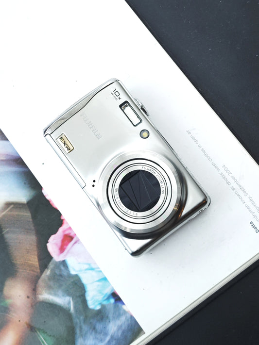 Used Fujifilm FinePix F70 EXR silver Digital Camera [No charger]