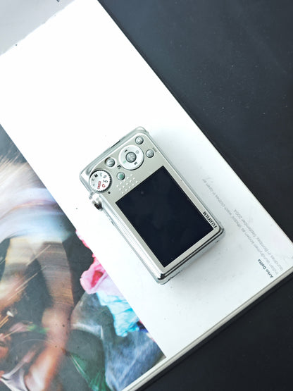 Used Fujifilm FinePix F70 EXR silver Digital Camera [No charger]