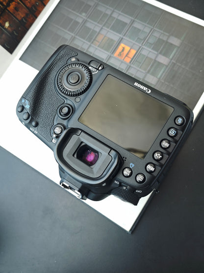 Used Canon EOS 7D with Double Zoom Kit body Digita Camera [No charger]