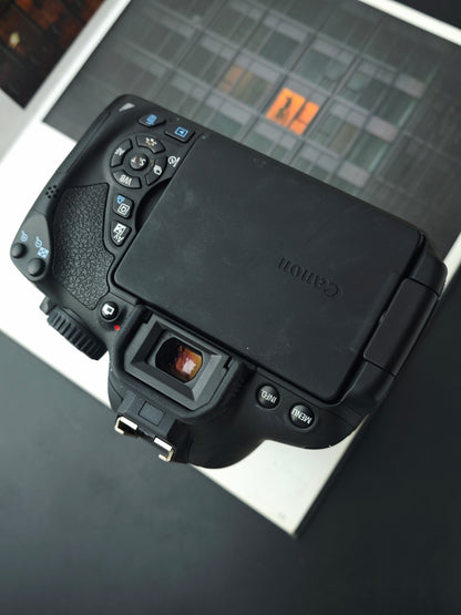 Used Canon EOS Kiss X6i with EF-S 18-135mm F3.5-5.6 IS STM [No charger]