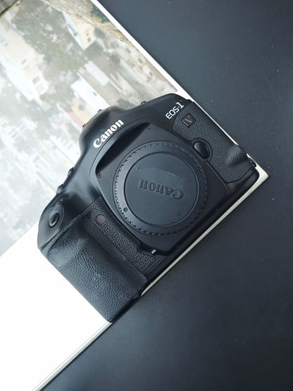 Canon EOS-1V body #141063