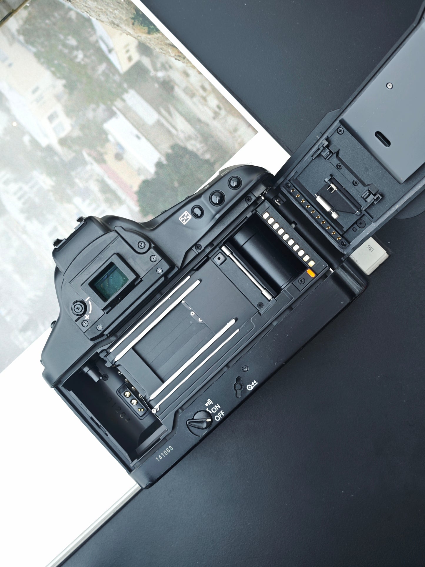 Canon EOS-1V body #141063