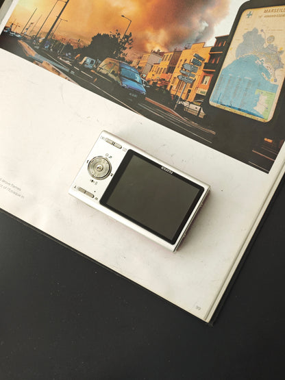 Used Fujifilm FinePix Z100 fd pink Digital Camera [No charger]