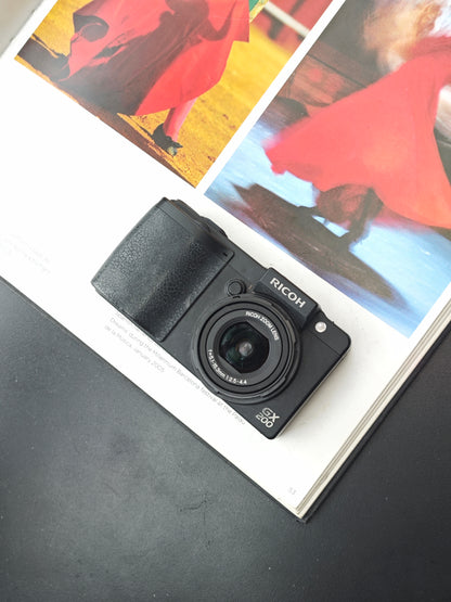 Used Ricoh GX200 with VF-1 Digital Camera [with box]