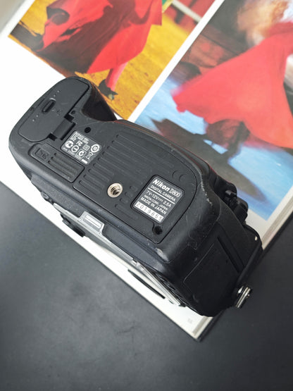 Used Nikon D800 body Digital Camera [No charger]