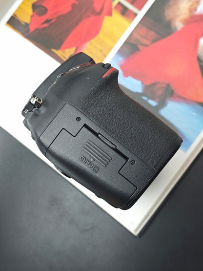 Used Nikon D800 body Digital Camera [No charger]