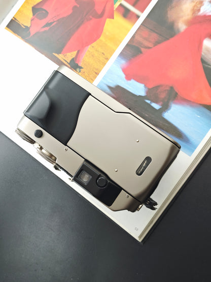 Contax G1 white label with Carl Zeiss Planar 45mm F2 T*