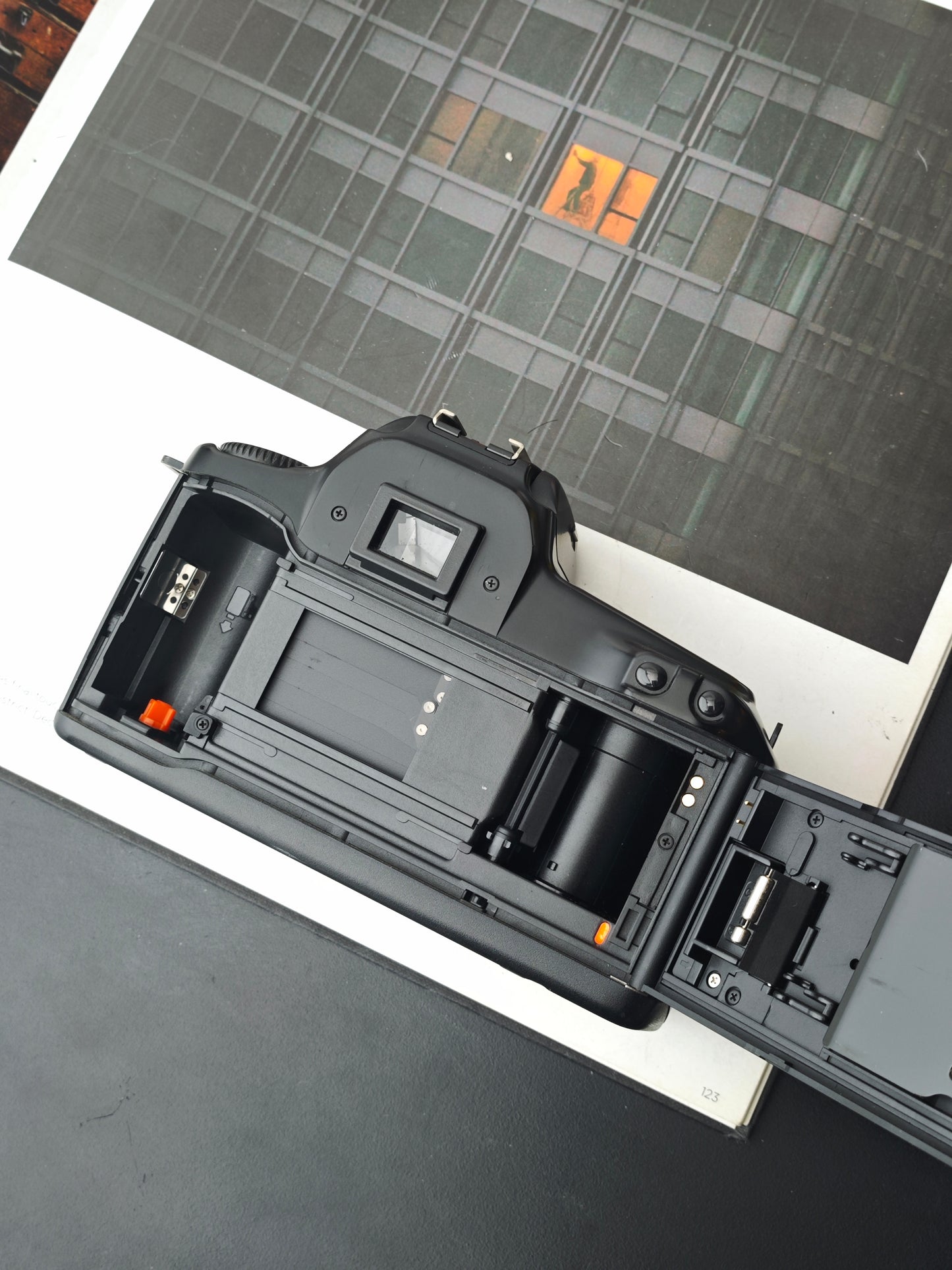 Canon EOS 1000S body