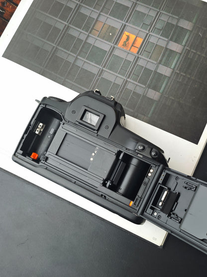 Canon EOS 1000S body