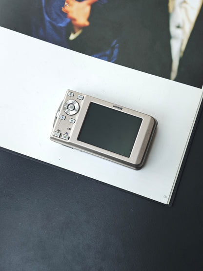 Used Nikon Coolpix S520 Digital Camera [with box]