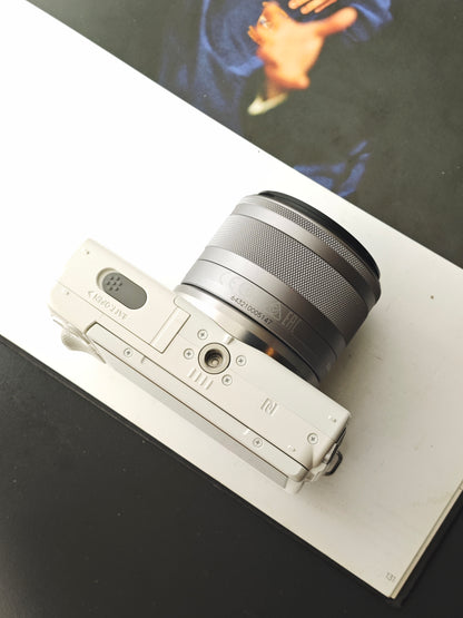 Used Canon EOS M100 white with EF-M 15-45mm F3.5-6.3 IS STM