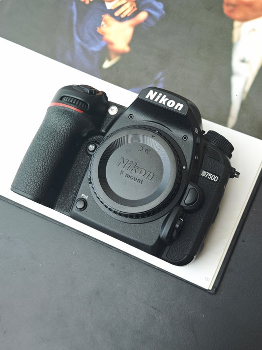 Used Nikon D7500 body Digital Camera Shutter Count 1300 [No charger]