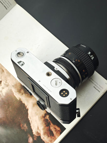 Nikon FE2 silver with Micro- Nikkor 55mm F2.8