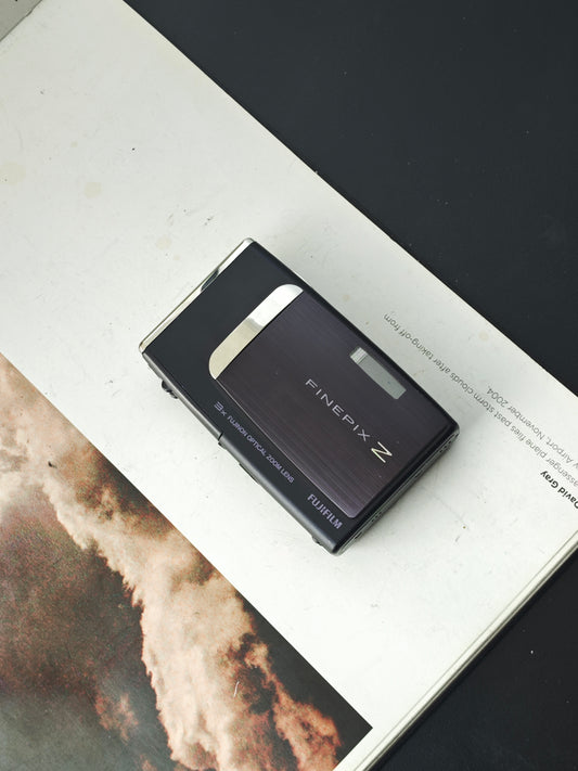 Used FujiFilm FinePix Z10 fd black Digital Camera [No charger]