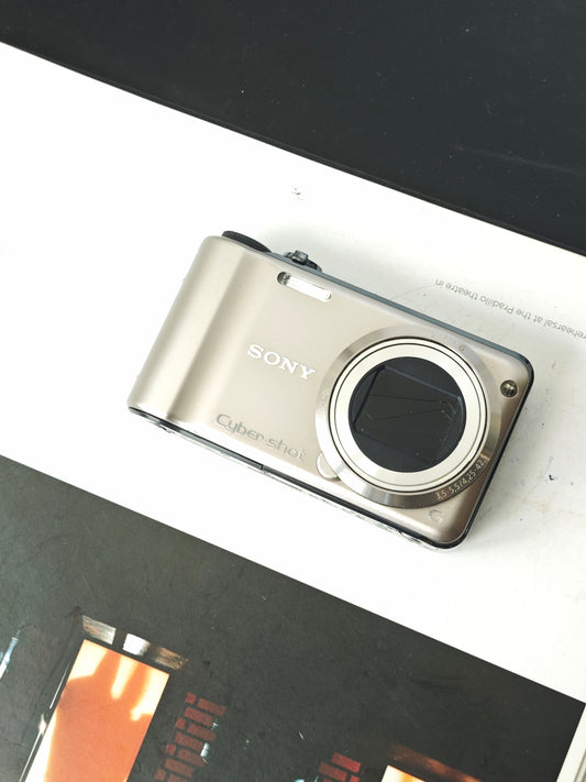 Used Sony Cyber-shot DSC-HX5V Digital Camera [JPN only, No charger]]