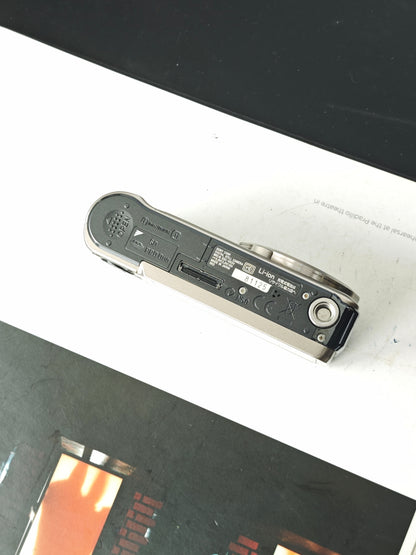 Used Sony Cyber-shot DSC-HX5V Digital Camera [JPN only, No charger]]