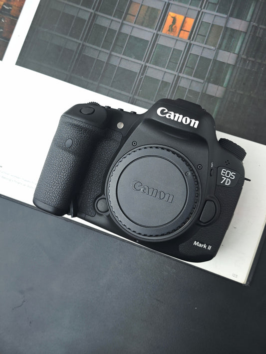 Used Canon EOS 7D Mark II (G) body Digita Camera [with box] Shutter Count 1033