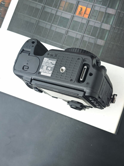 Used Nikon D750 body Digital Camera [with box] Shutter Count 174k #2056878