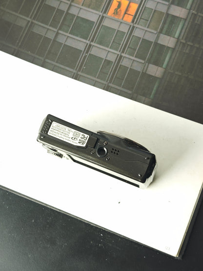 Used Fujifilm Finepix F200 EXR black Digital Camera [No charger]