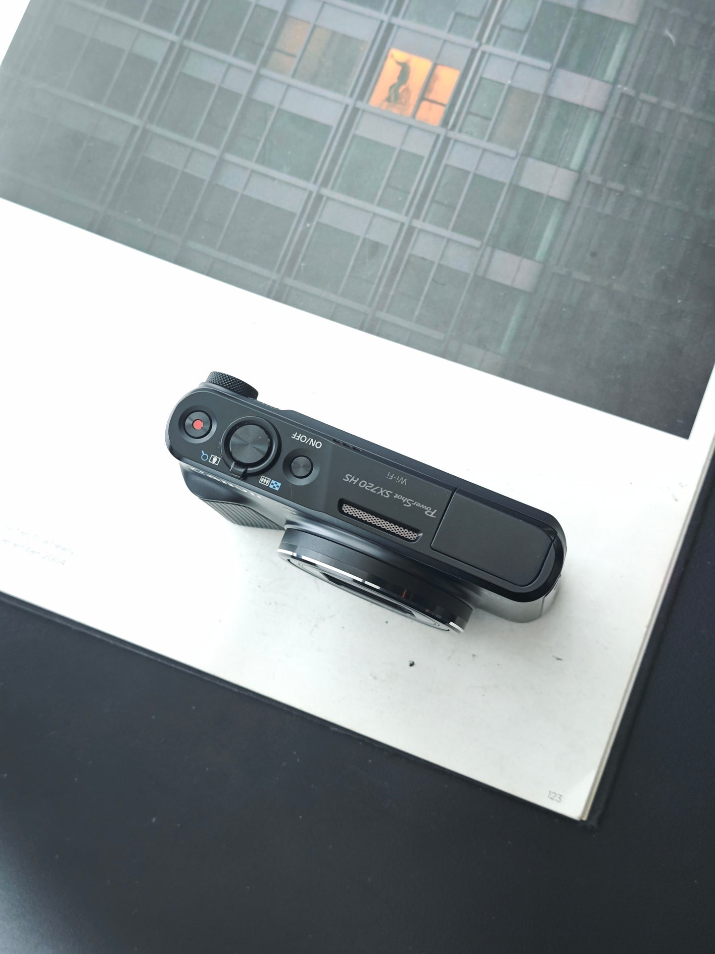 Used Canon PowerShot SX720 HS Digital Camera [No charger]
