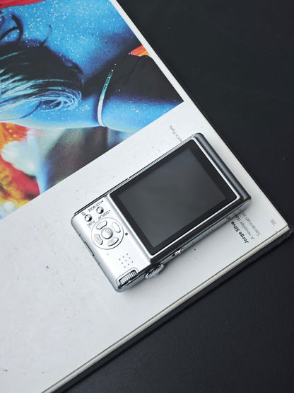 Used Panasonic Lumix DMC-FX30 silver Digital Camera [No charger]