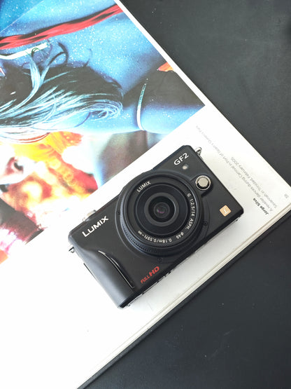 Used Panasonic Lumix DMC-GF2 black with Lumix G 14mm F2.5 [JPN only, No charger]