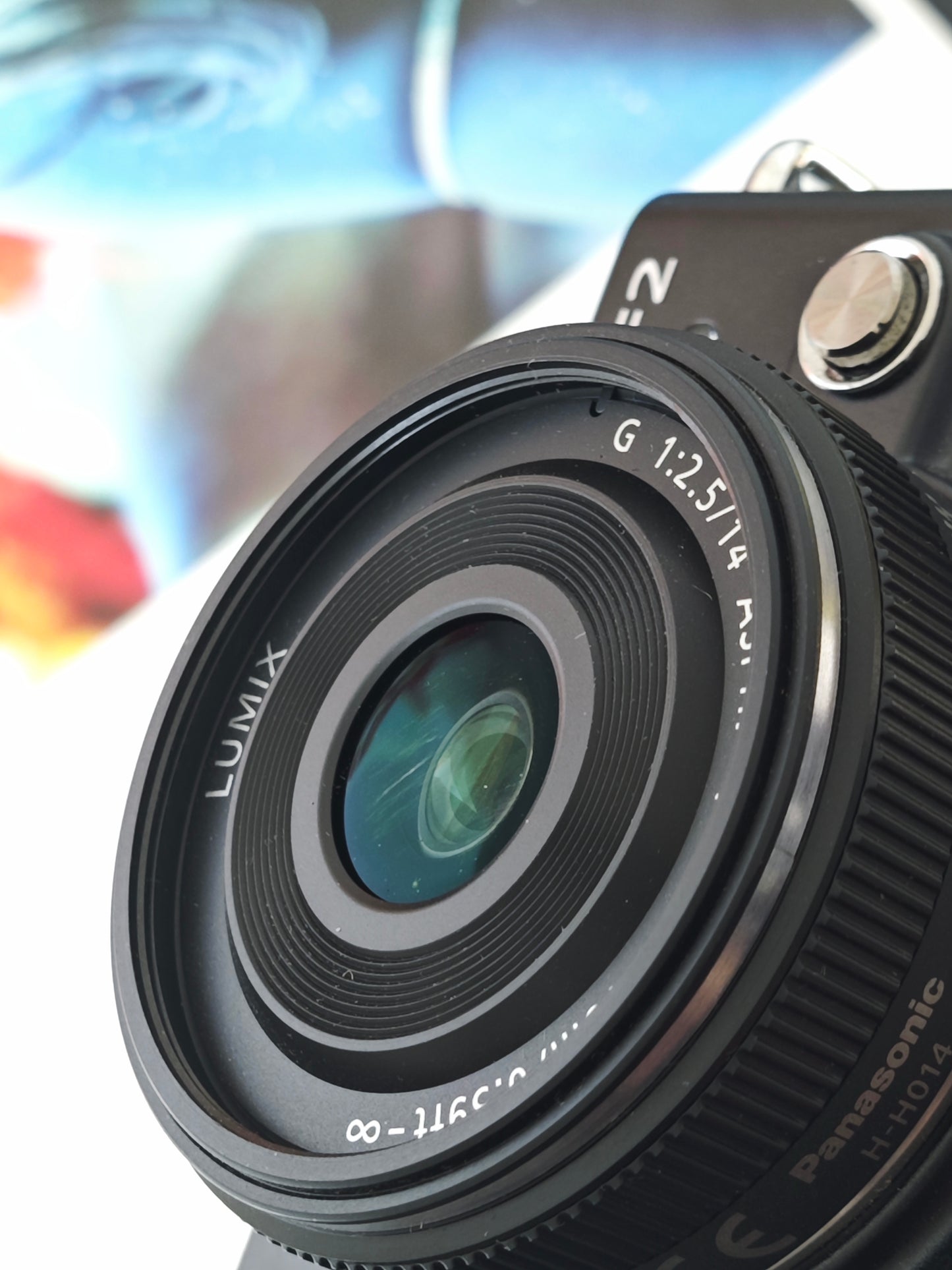 Used Panasonic Lumix DMC-GF2 black with Lumix G 14mm F2.5 [JPN only, No charger]