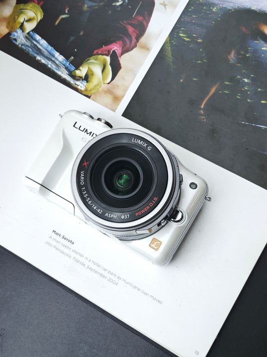 Used Panasonic Lumix DMC-GF3 with with Lumix G Vario 14-42mm F3.5-5.6 [JPY only]